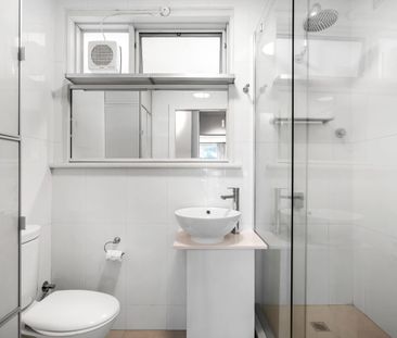 Chic First-Floor Apartment with Designer Finishes & Prime Position - Photo 6