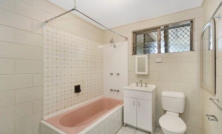 2/81 Lockheed Street, - Photo 5