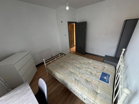 4 bedroom terraced house to rent - Photo 4