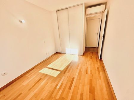 Location Appartement 3 pièces 66m² LYON 3ème - Photo 2