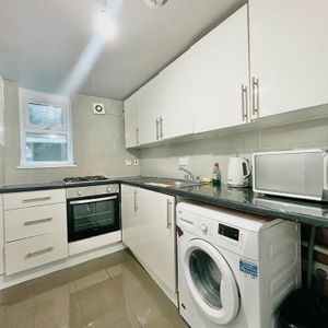 Room in a Shared Flat, Kimberley Road, SW9 - Photo 2