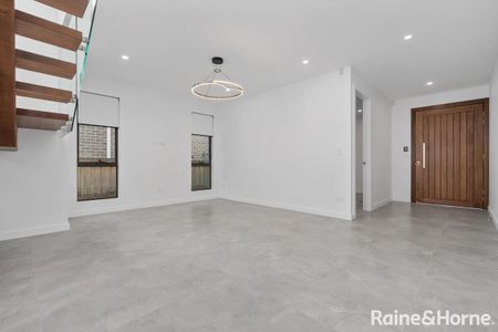 Elegant 5-Bedroom Double Storey Home in Gledswood Hills - Photo 2