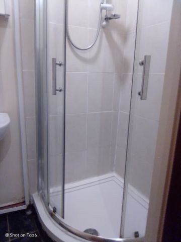 Room in a Shared House, Bingley Road, E16 - Photo 2