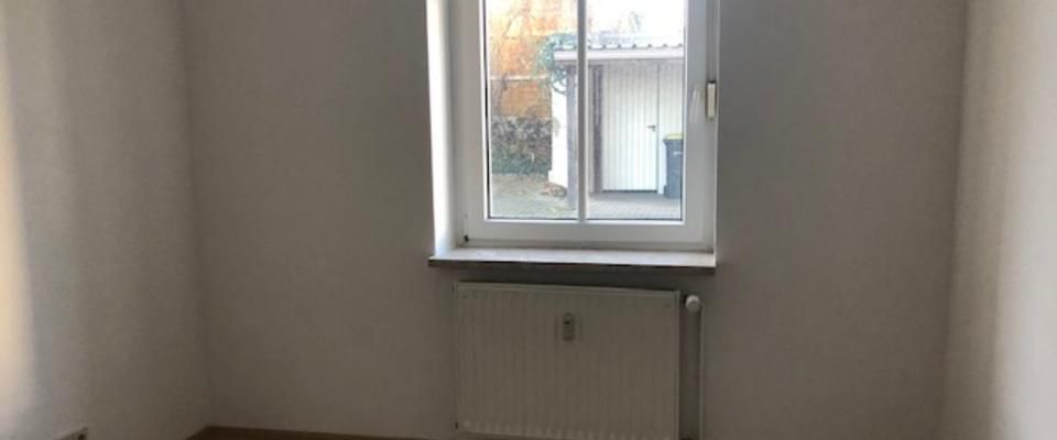 frisch renovierte 2 Raum Wohnung mit Einbauküche - Photo 1