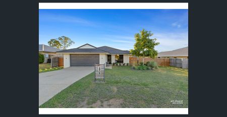 THE SPACIOUS FAMILY HOME YOU'VE BEEN WAITING FOR! - Photo 3