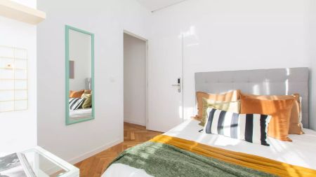 Room in a shared 7-bedroom apartment for rent in Embajadores, all bills included, professionals only - Foto 5
