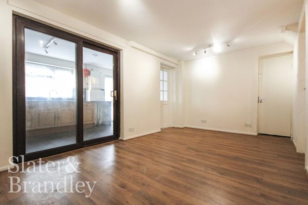 4 bedroom end of terrace house to rent - Photo 1