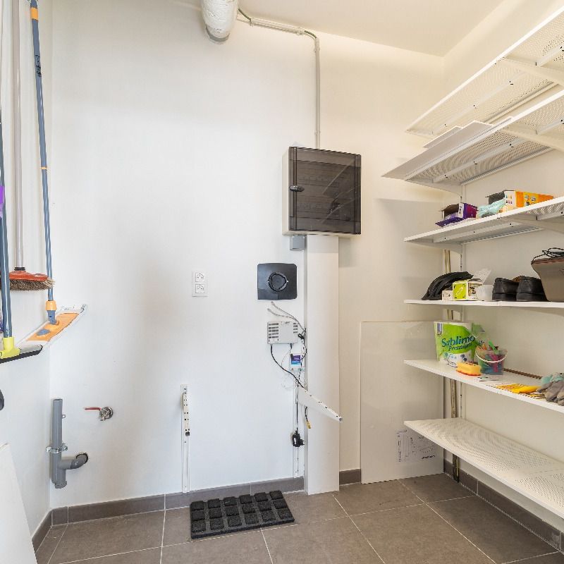 Ruim 1 slaapkamer appartement met ondergrondse staanplaats - Photo 1