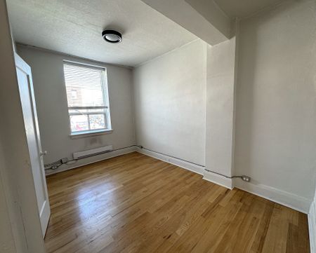 For Lease - 555 Danforth Avenue Unit# Apt #1, Toronto, Ontario - Photo 4