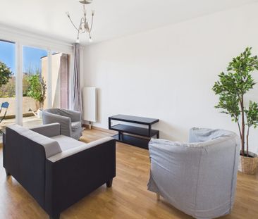 T2 – MEUBLÉ – CHAMPS-SUR-MARNE – 41,83 m² - Photo 2