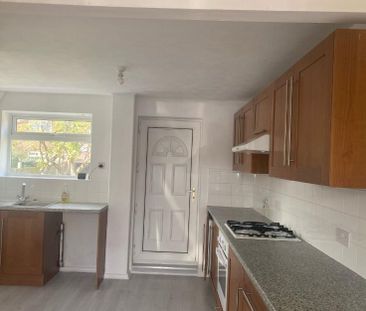 2 bedroom end of terrace house to rent - Photo 5