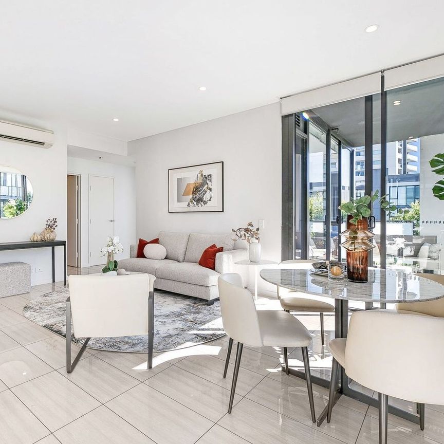 Luxurious Garden-Facing 2 Bedroom Apartment in East Village - Photo 1