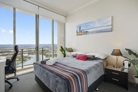 RESORT LIVING IN THE HEART OF SURFERS PARADISE! - Photo 4