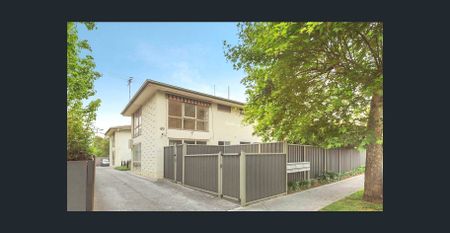 BRILLIANT LOCATION & SPACIOUS COURTYARD - Photo 5