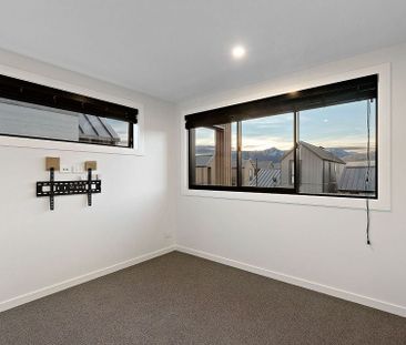 2 Bed, 2 Bath Townhouse with Garage! - Photo 3