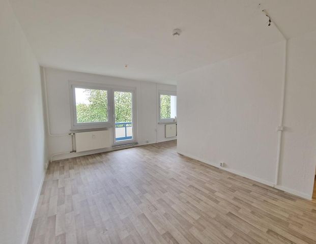 *Schöner wohnen - Ab sofort 1 Zimmer mit Balkon in der 1. Etage* - Foto 1