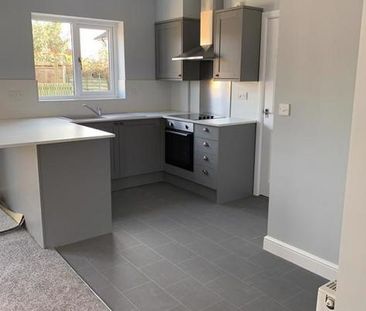 3 bedroom end of terrace house to rent - Photo 3