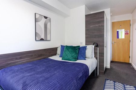 1 bedroom in a flat share to rent - Photo 3