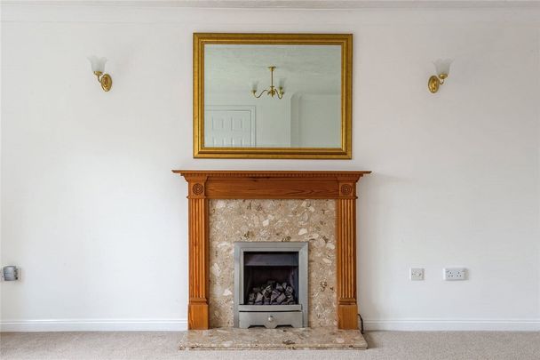 A four bedroom detached family home in the sought after area of Benson Close, on the College Fields development, within walking distance of all local amenities and Marlborough High Street. - Photo 1