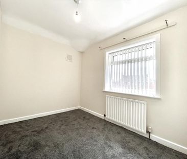 4 bedroom semi-detached house to rent - Photo 6
