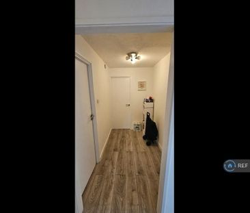1 bedroom in a flat share to rent - Photo 5