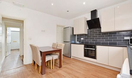 3 bedroom terraced house to rent - Photo 3