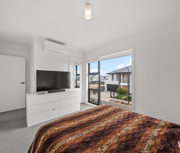 Designer Townhouse Offering Comfort, Style & Convenience - Photo 6