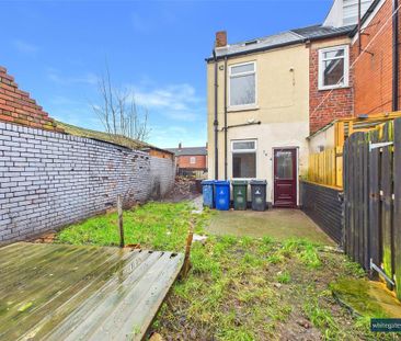 2 bedroom end of terrace house to rent - Photo 4