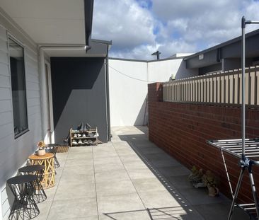 "Upstairs Apartment In Central Kingston!" - Photo 5