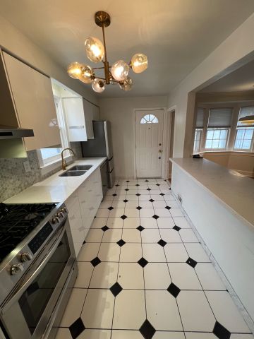 For Lease - 222 Glen Park Avenue, Toronto, Ontario - Photo 2