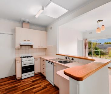 4 Bed, 1 Bath - Photo 4