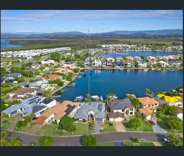 Luxurious Waterfront Entertainer With Pontoon, Pool & Sparkling Views - Photo 5