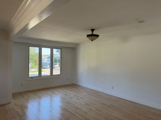 For Lease - 37 Ondrey Street, Bradford West Gwillimbury, Ontario - Photo 1