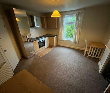 1 bedroom in a house share to rent - Photo 2