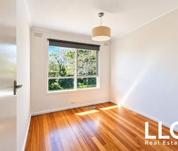 Spacious 4-Bedroom Family Home – Walk to Schools, Ruffey Lake Park & Jackson Court - Photo 3