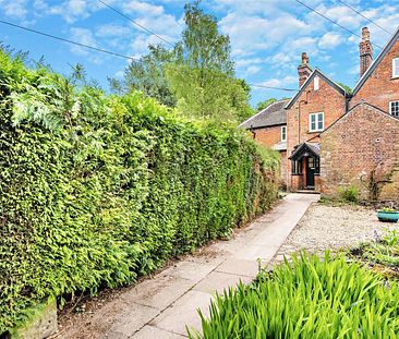 Newly renovated woodland cottage with wraparound garden on the outskirts of Knutsford. A Crown Estate property. - Photo 3