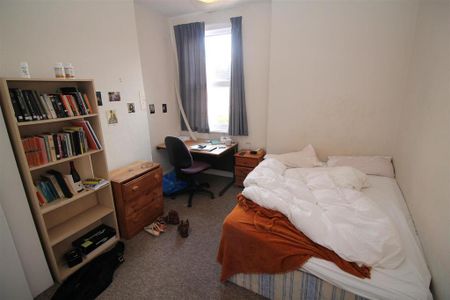 6 bedroom terraced house to rent - Photo 2