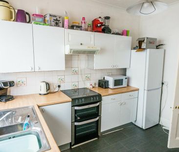 4 bedroom detached house to rent - Photo 3