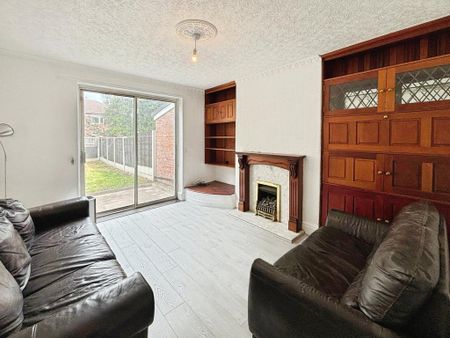 4 bedroom semi-detached house to rent - Photo 2