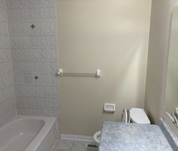 For Lease - 5975 Sidmouth Street, Mississauga, Ontario - Photo 2