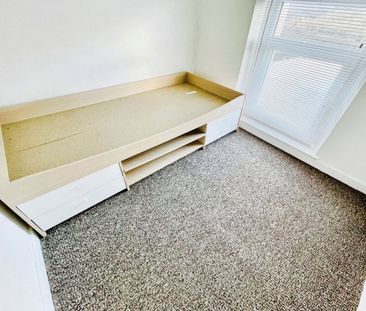 Jubilee Road, Six Bells, ABERTILLERY - Photo 4