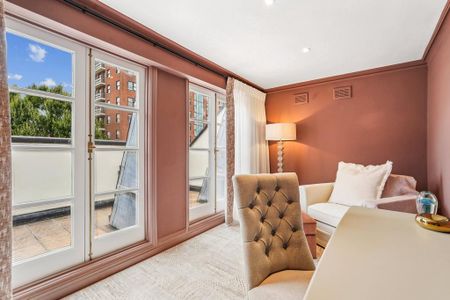 5 bedroom end of terrace house to rent - Photo 3