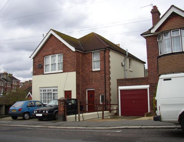 Harold Road, Hastings - Photo 1