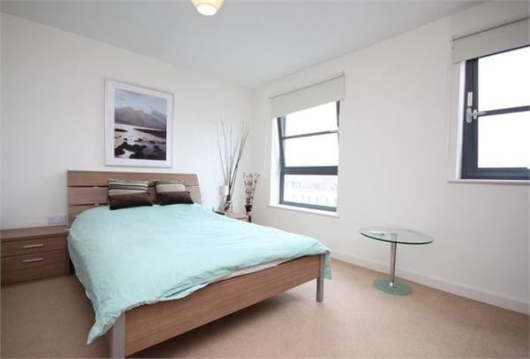 2 Bed Flat, Commercial Road, E14 - Photo 1