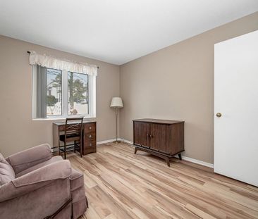 For Lease - 8 Stonehill Court Unit# B, Kanata, Ontario - Photo 2