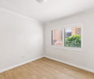 Updated beachside pad with ocean views - Photo 4
