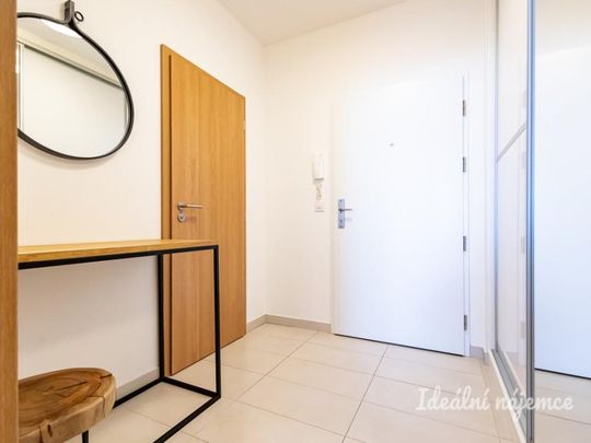 Pronájem bytu 2+kk 68 m2 - Fotografie 1