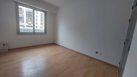 Location Appartement 3 pièces 52m² NICE 06300 - Photo 2
