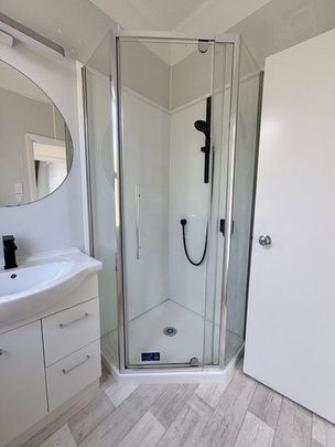 2-3 bedroom house. Close to shops and bus. - Photo 1