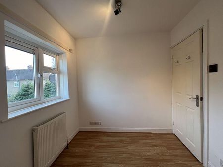 4 bedroom semi-detached house to rent - Photo 4